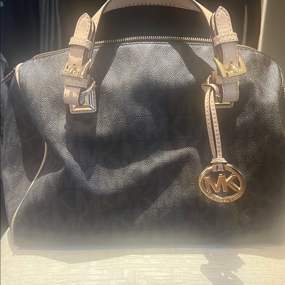 Michael Kors Black and Gold Handbag